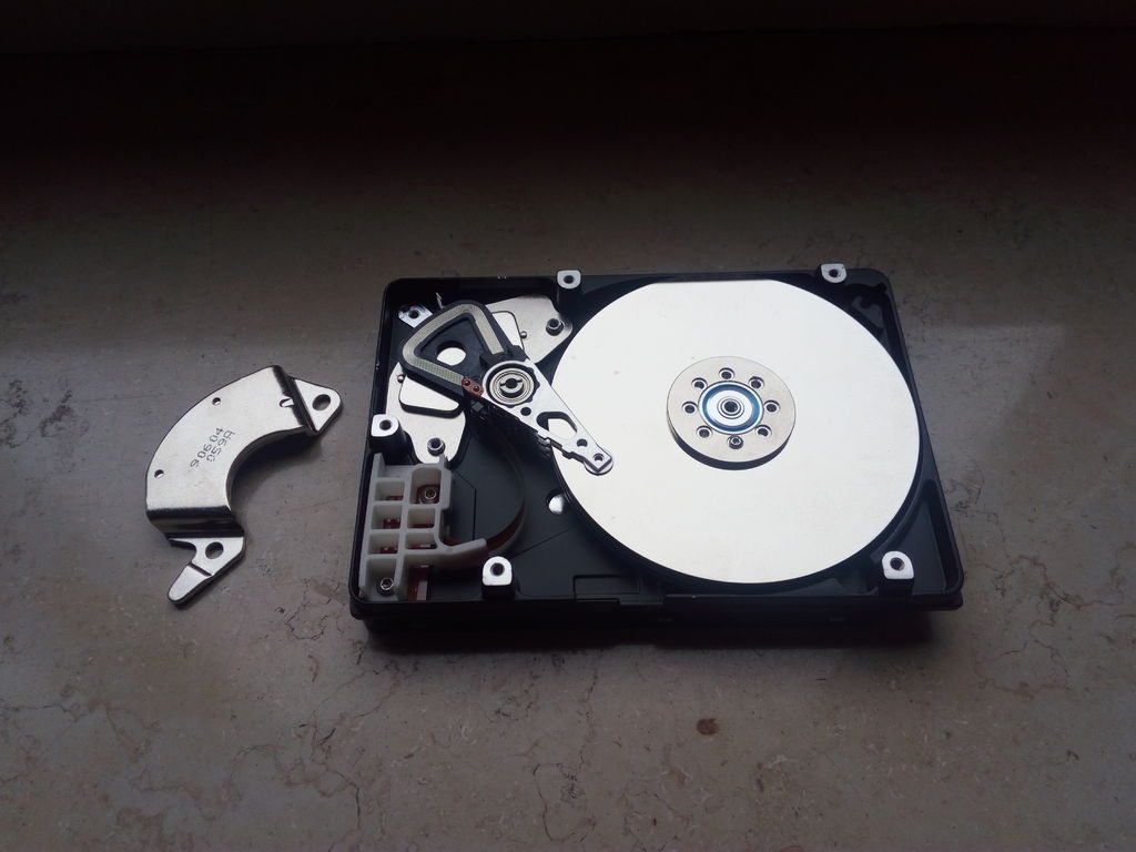 Настольные часы из старого HDD диска