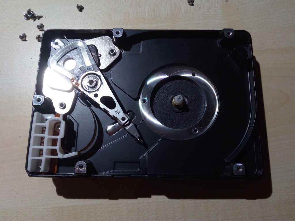 Настольные часы из старого HDD диска