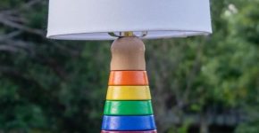 Настольная лампа из детской игрушки «пирамидка»