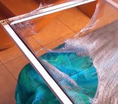 Как заменить москитную сетку на пластиковой рамке